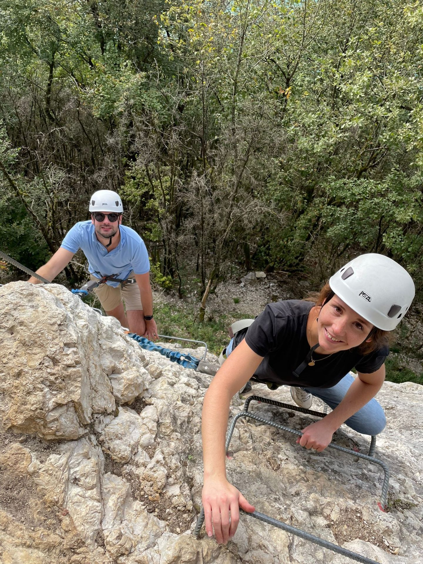 Diane et Melchior en escalade dans le Jura